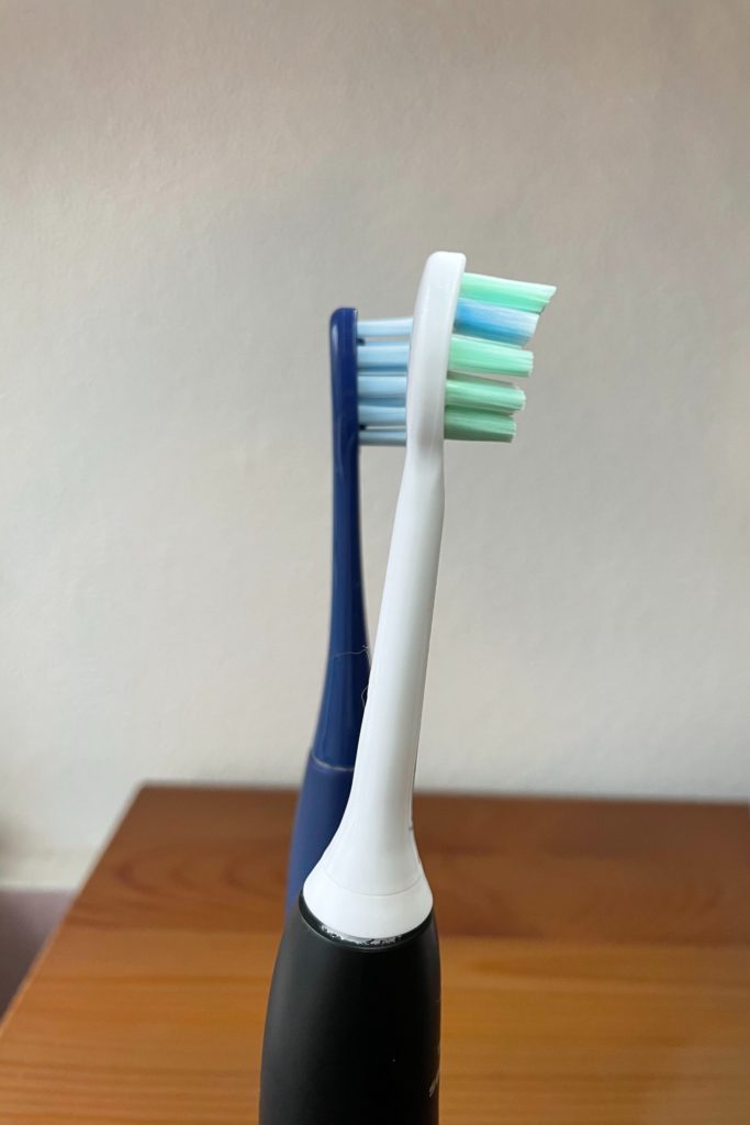 Elektrisk tandborste två bredvid